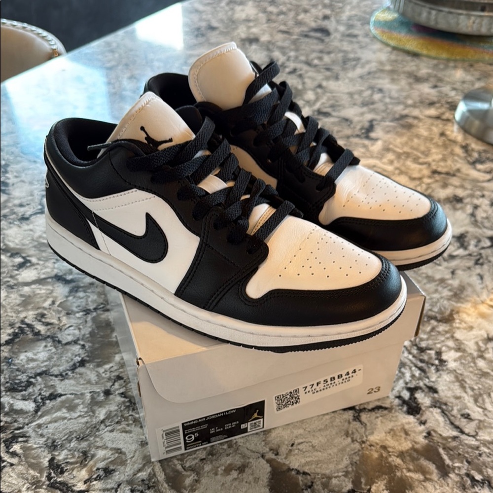Nike Air Jordan 1 Low Womens